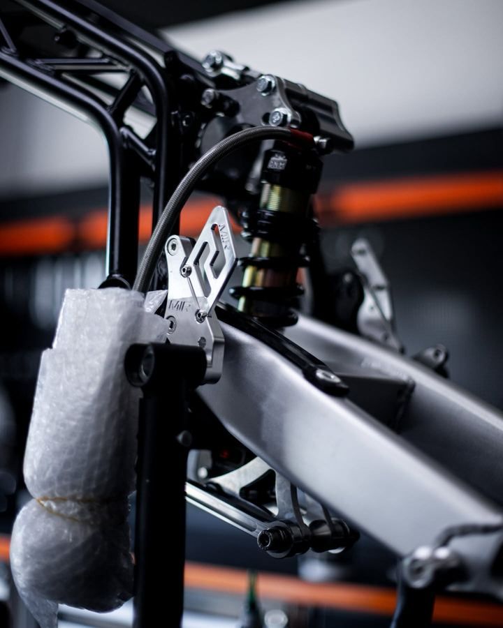 Amortisseur DNM et platine MIR Racing